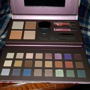 Ulta Beauty - Eyeshadow Palette with Highlighter